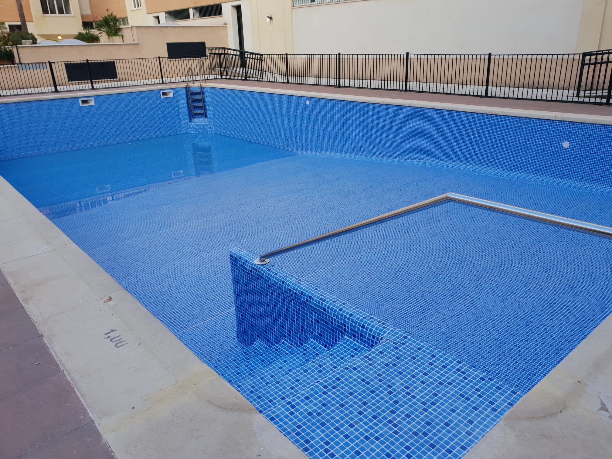 Piscina residencial moderna en Córdoba
